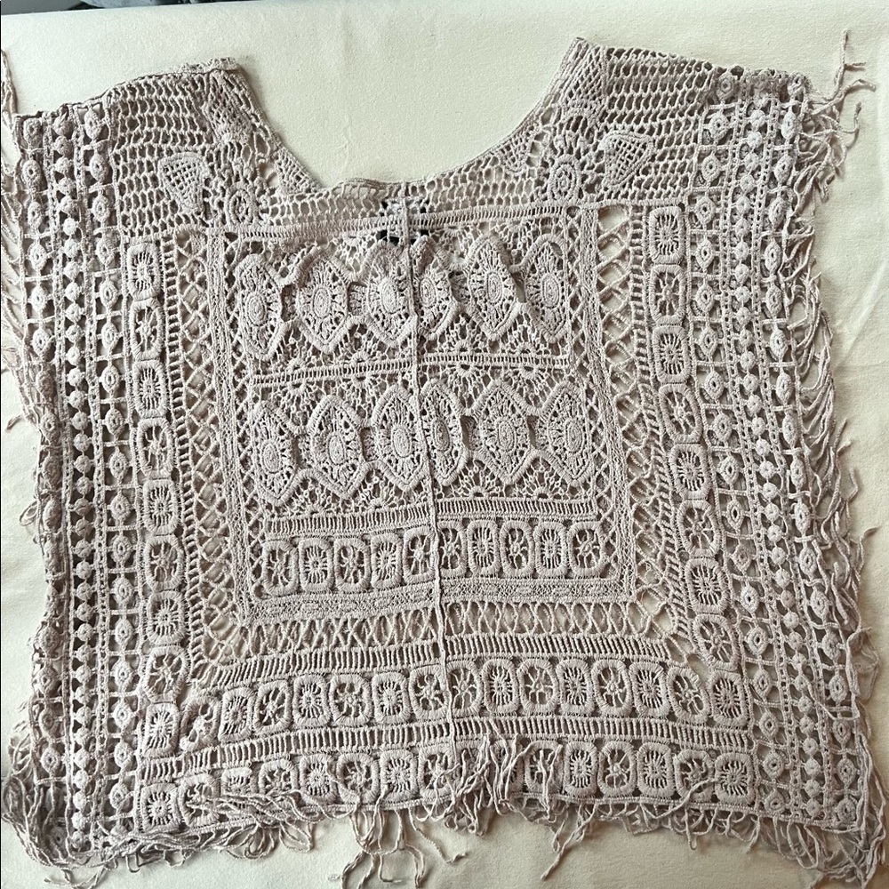 Mauve colored doily style top